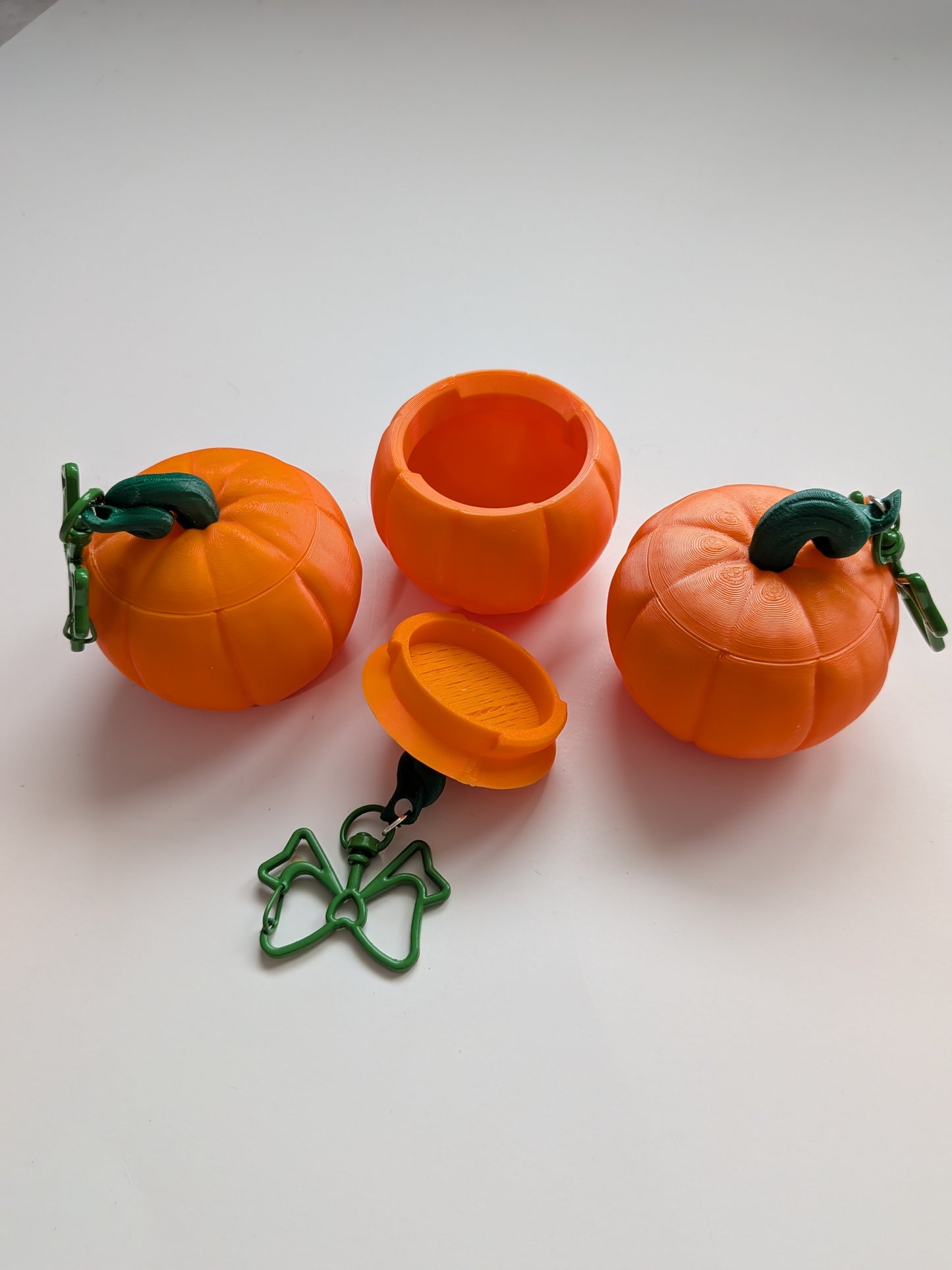 Pumpkin Bag Charm Container – Cute Mini Storage Keychain for Lip Balm, Cash, Pills & Tiny Treasures | Halloween Purse Accessory