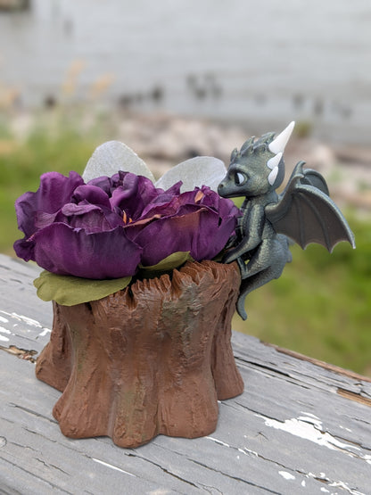 Dragon stump planter, side view showing the tree stump base